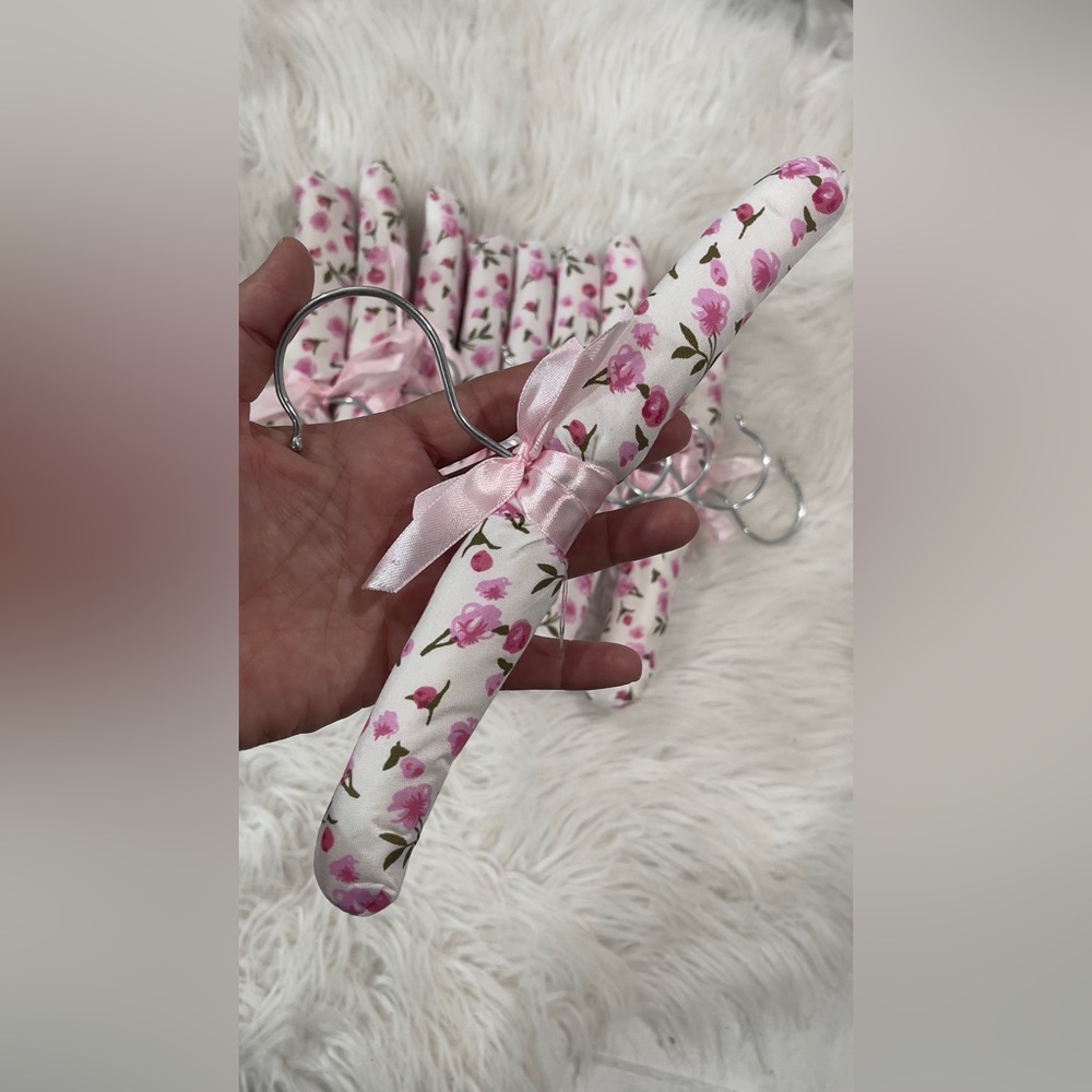 Vintage Pink and White Floral Hangers - Picture 3 of 3